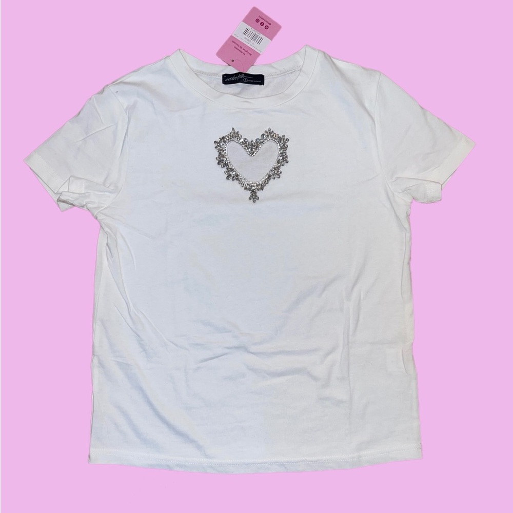 🆕#4~ On Twelfth Chic White Tee with Cut~Out Rhinestone Heart Embellishment Sz~Sm
